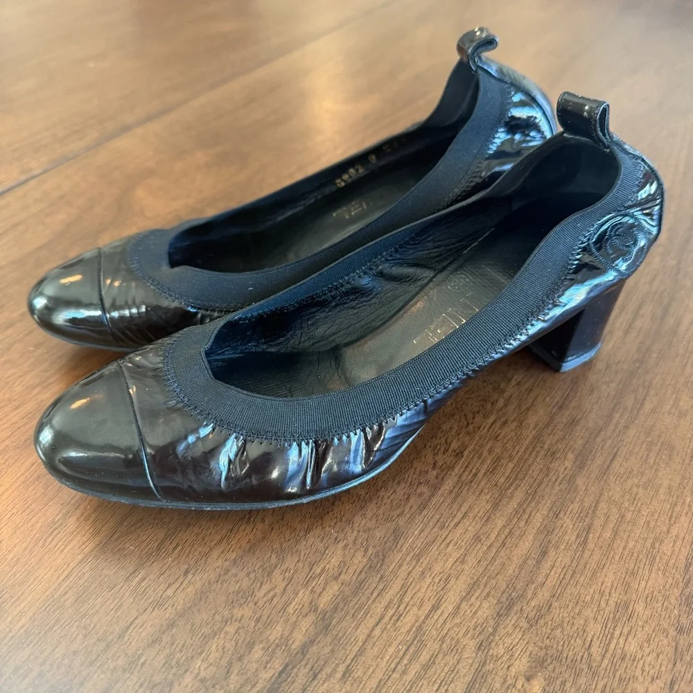 CHANEL CC Black Patent Ballet Pumps | Size 7.5 - Picture 5 of 7